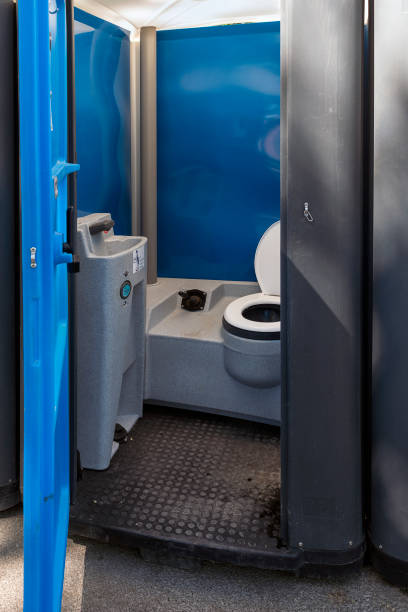 Best Porta potty rental near me  in Petoskey, MI